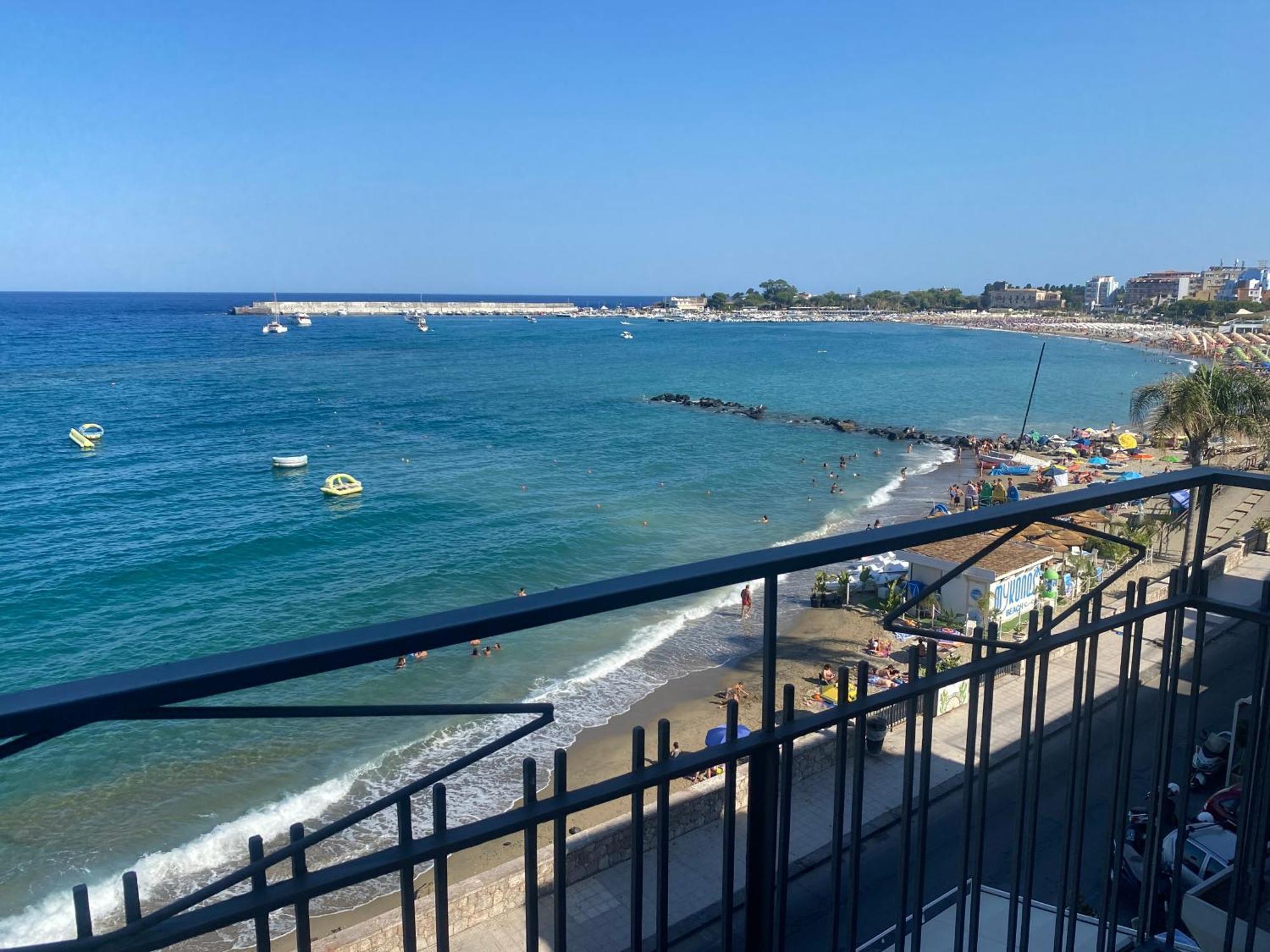 La Mansarda Apartment Giardini Naxos Exterior foto